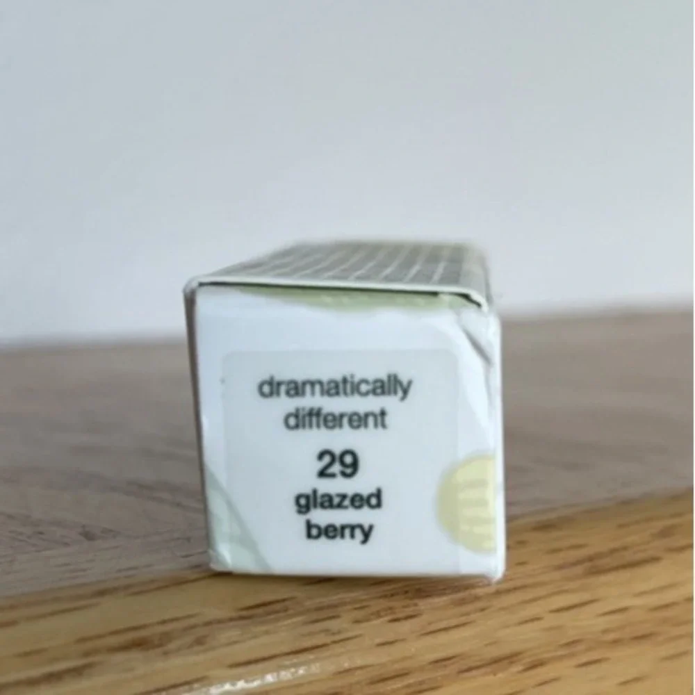 Full Size Clinique Dramatically Different Lipstick .10 oz Glazed Berry 29 Colour